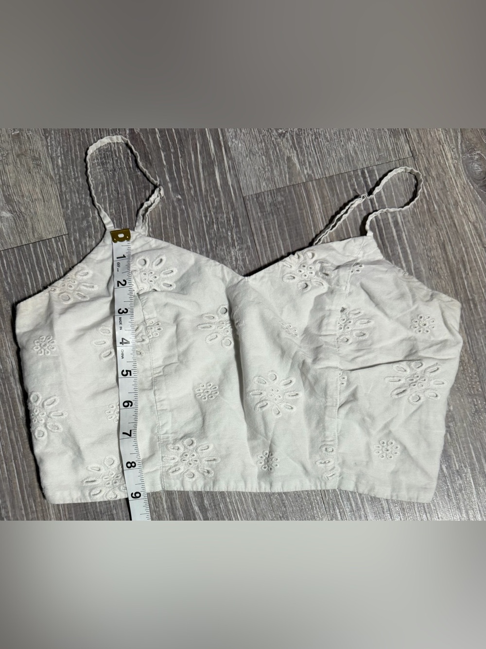 White Floral Eyelet Cropped Cami Top - Size M - Picture 2 of 8